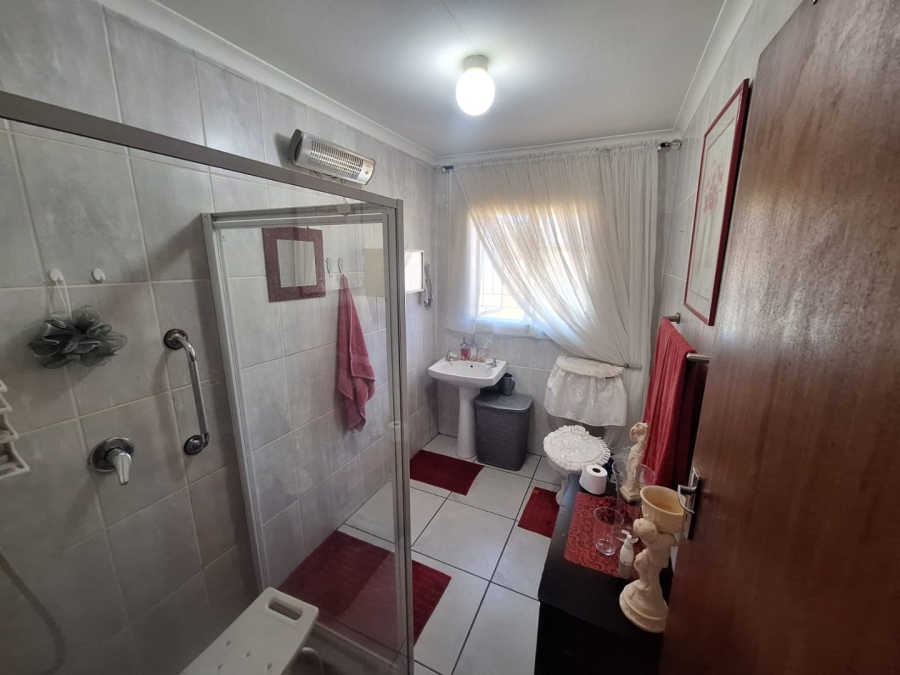 4 Bedroom Property for Sale in Pellissier Free State